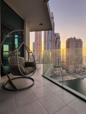 2BR Luxury Retreat - Stunning Canal and Sea View